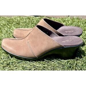 NEW Clarks Women's Tan Leather Suede Mules/Slides Size 9 Minimalist, Bohemian